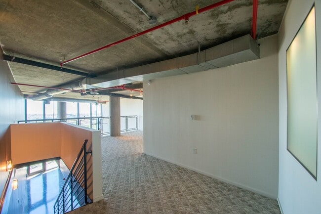 Building Photo - 2 Bed 2 Bath Modern Condo in Uptown Dallas!