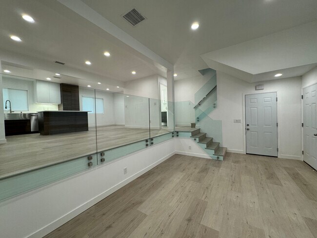 Building Photo - 431 N Alhambra Ave