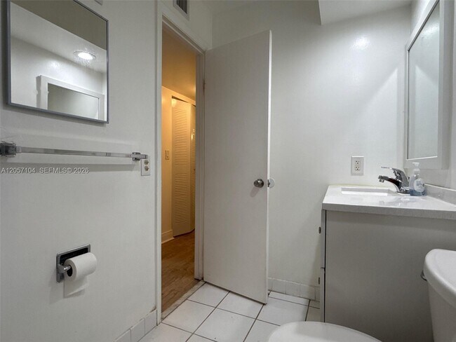 Building Photo - 1071 Windward Dr
