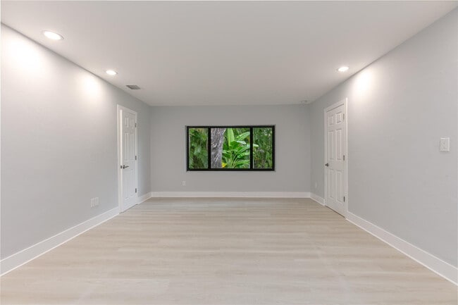 Building Photo - 13401 SW 83rd Ave