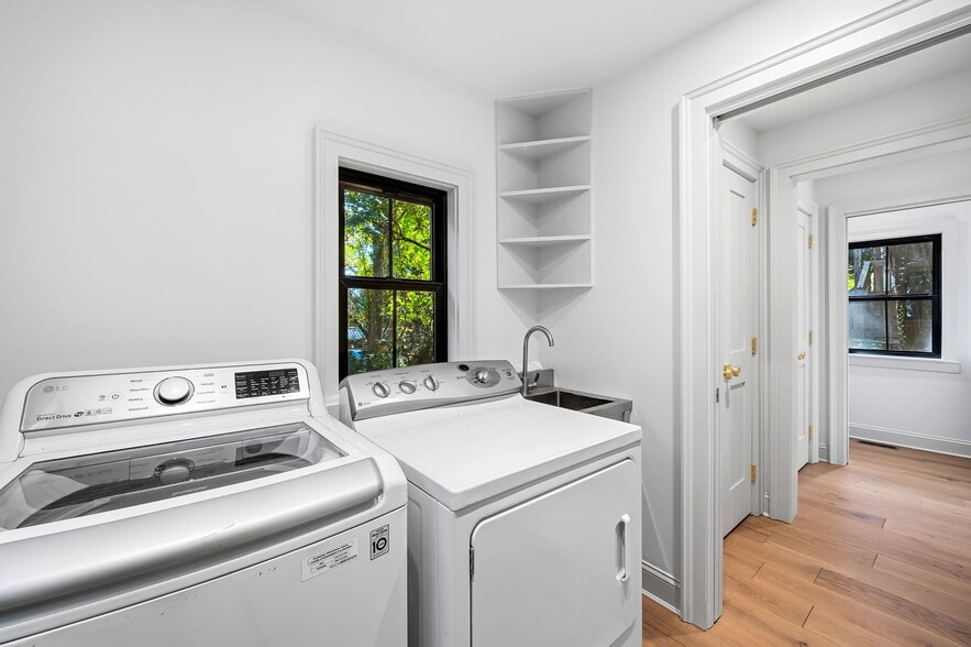 1st Floor laundry - 4629 Keswick Rd