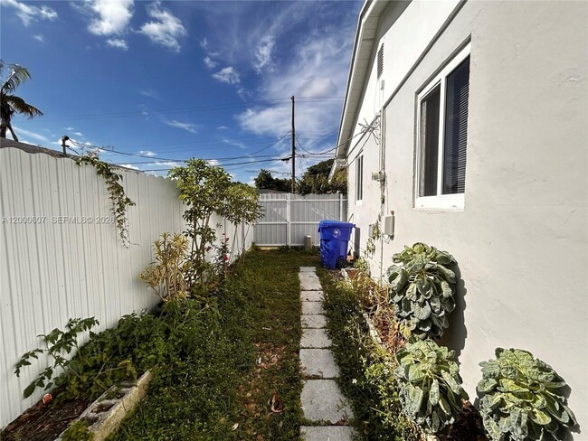 Building Photo - 1354 NW 69th St