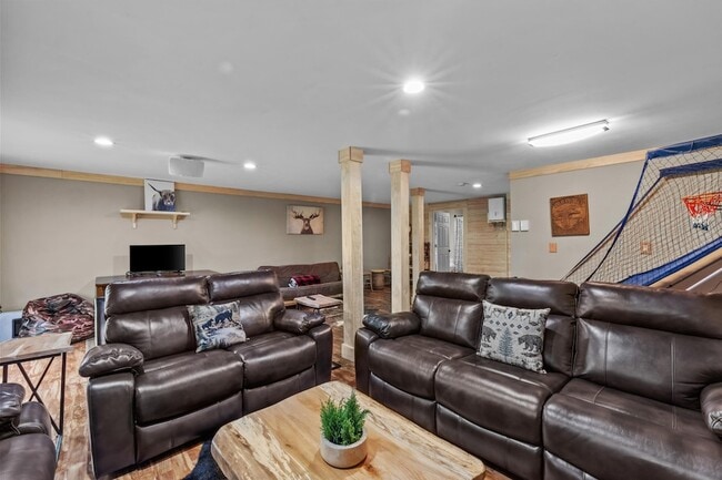 Building Photo - 358 Juniper Ct