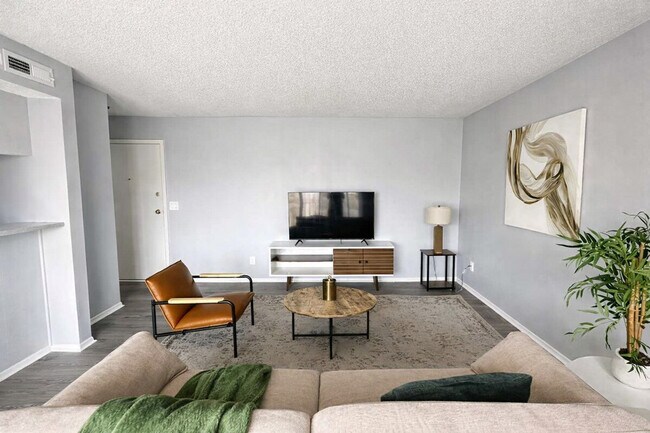 Building Photo - 505 N Rock Rd