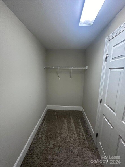 Building Photo - 130 Shadow Ln