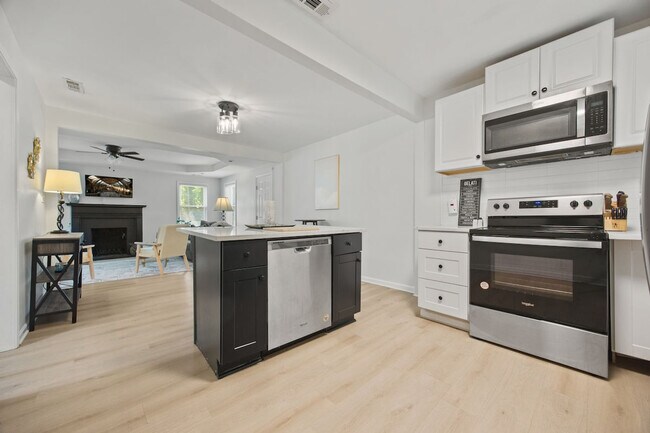 Building Photo - 1346 Lorenzo Dr SW