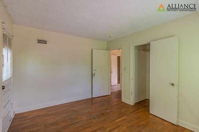 Building Photo - 1857 Anderson Ave