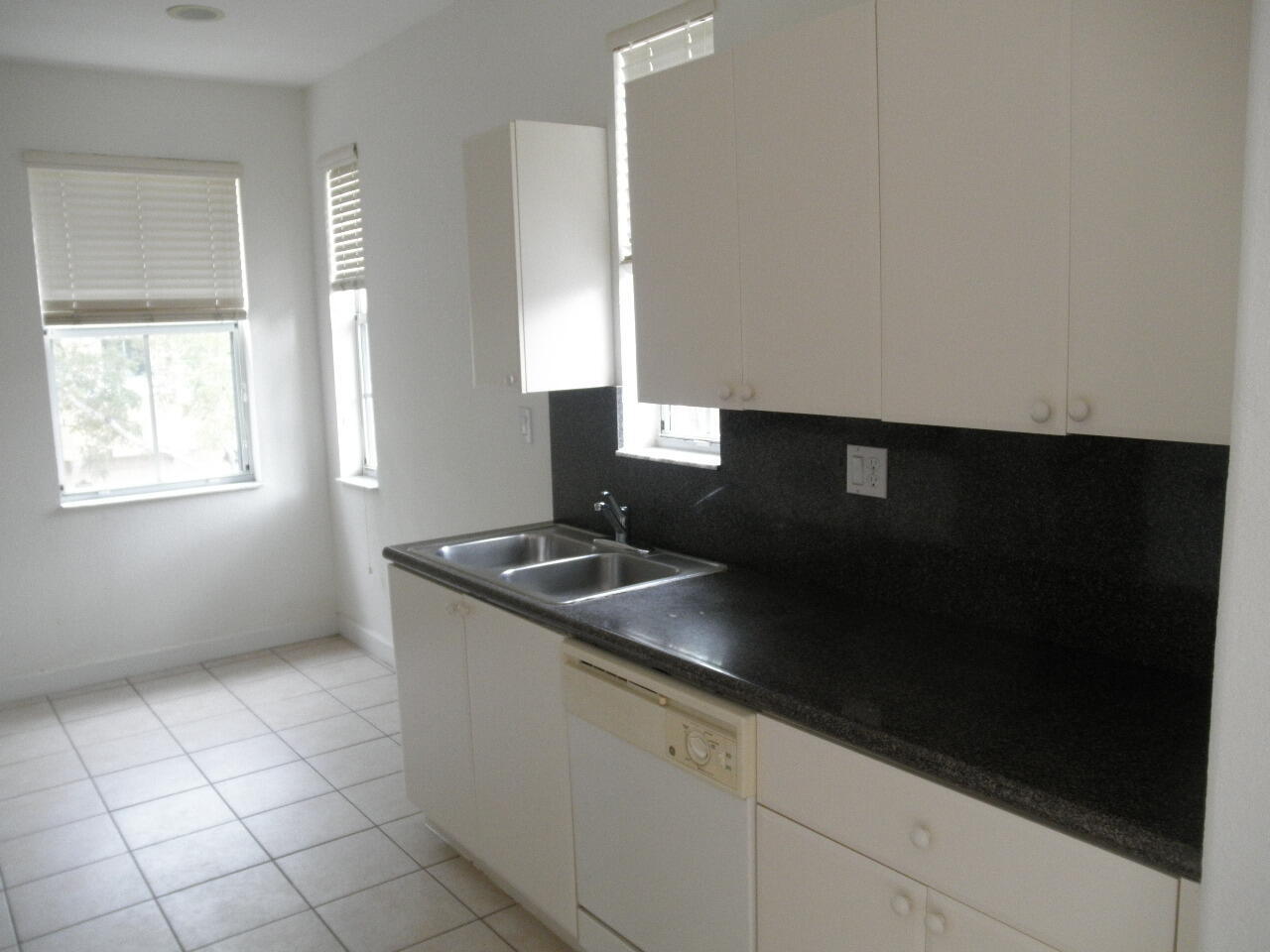 Building Photo - 2147 Shoma Dr
