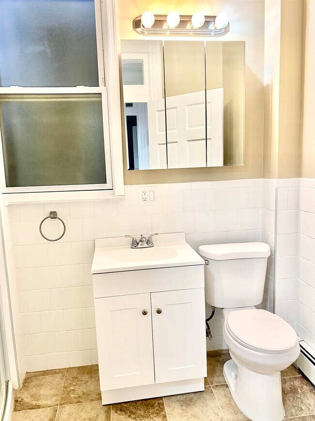 Building Photo - 46 Prescott St