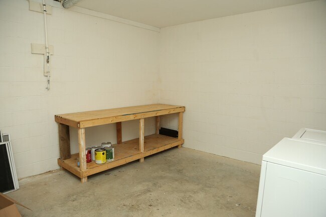 Building Photo - 3 Bedroom Townhouse in Minor Hill