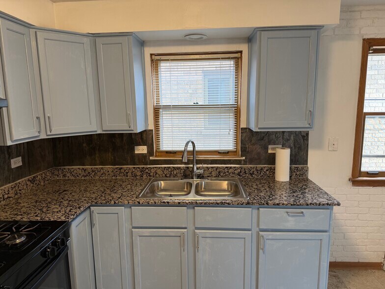 Building Photo - 2327 N 73rd Ave