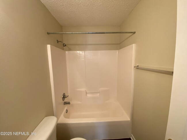 Building Photo - 2615 Creek Ridge Dr