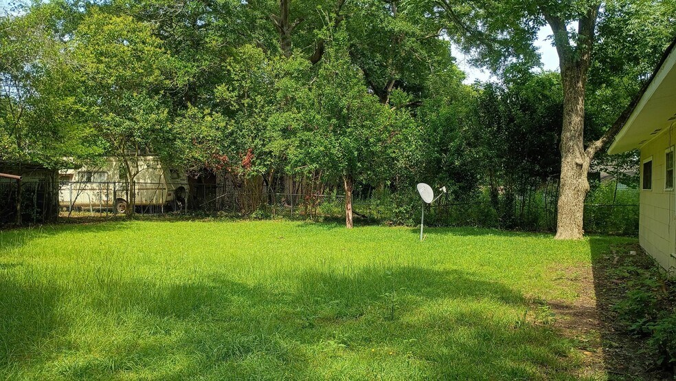 Building Photo - 2457 Brevard Dr