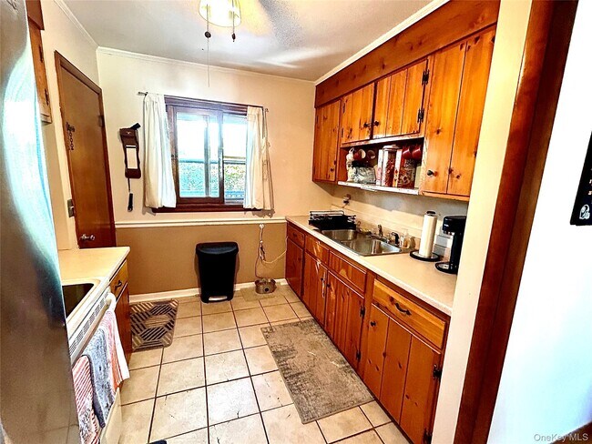 Building Photo - 102 Overocker Rd