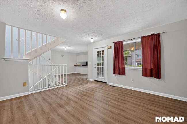 Building Photo - Spacious 3BR Condo in Ashland