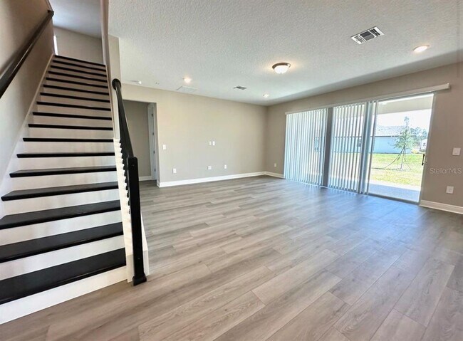 Building Photo - 2122 Divot Dr