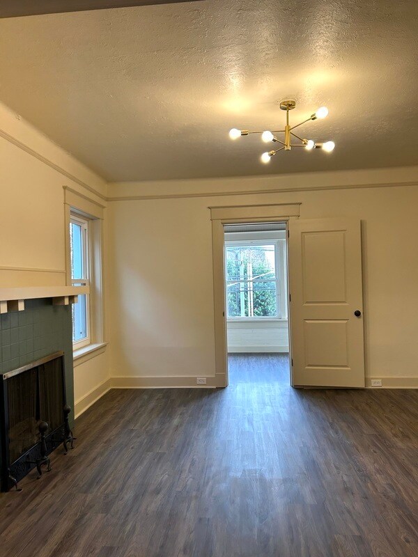 Building Photo - 2750 Broadway Ave