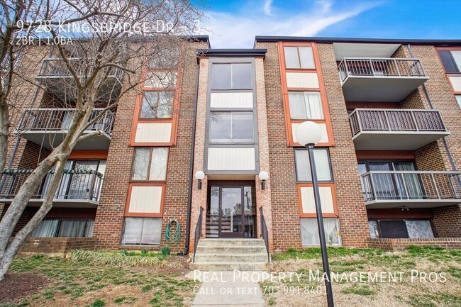 Building Photo - Stunning, Sun-Lit, Walkout LVL Patio Condo!