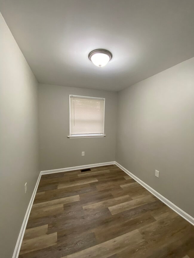 Building Photo - 571 Grayton Rd