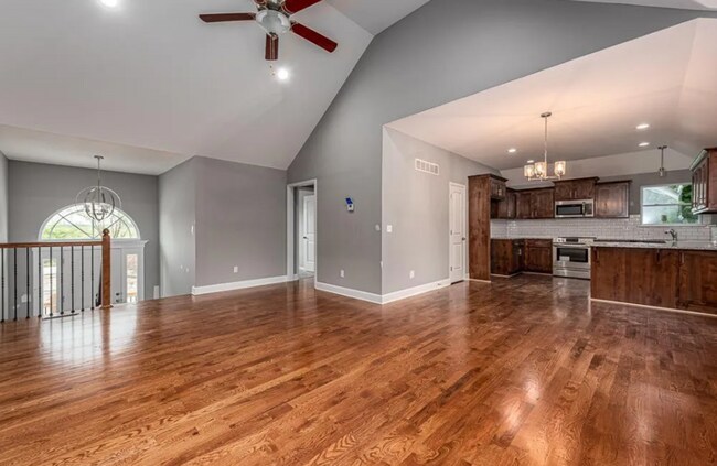 Building Photo - Don't miss out on this beautiful home!