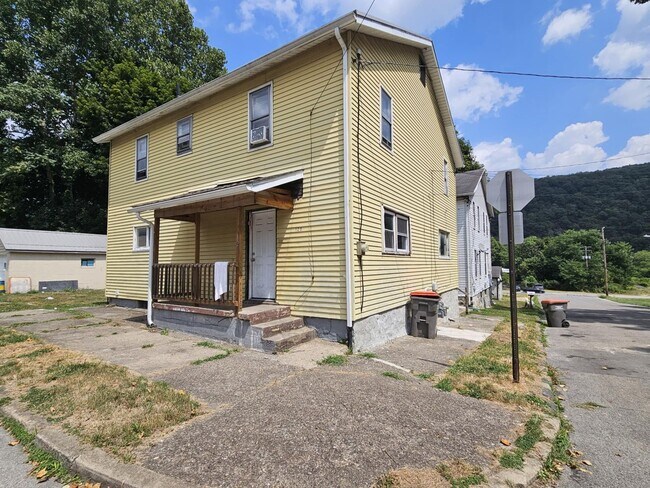 Primary Photo - 2 bedroom 1 bath