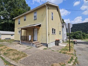 Building Photo - 2 bedroom 1 bath