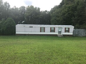 Building Photo - Come take a look at this 2 bedroom 1 bath ...