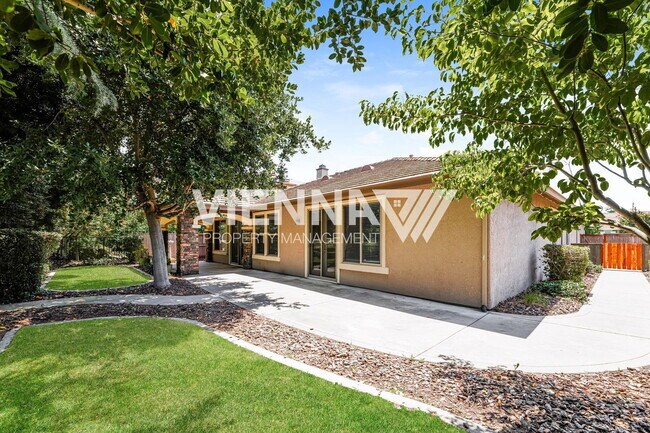 Building Photo - 1014 Waterford Dr