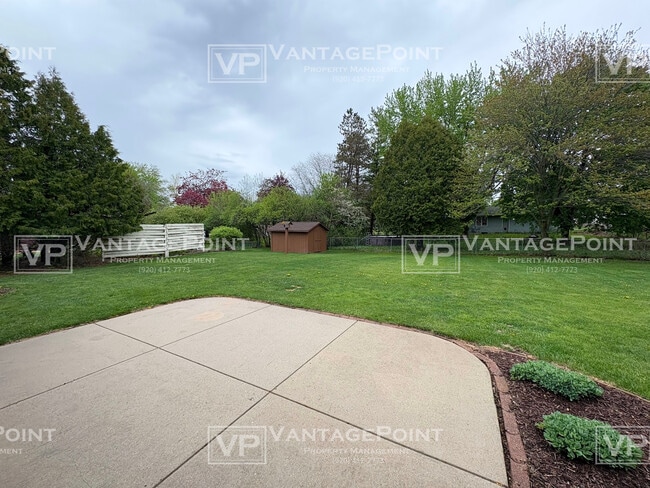 Building Photo - 4220 Hillcrest Dr