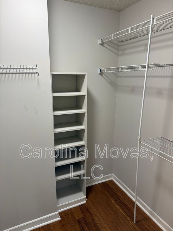 Building Photo - 121 Chipwood Ln