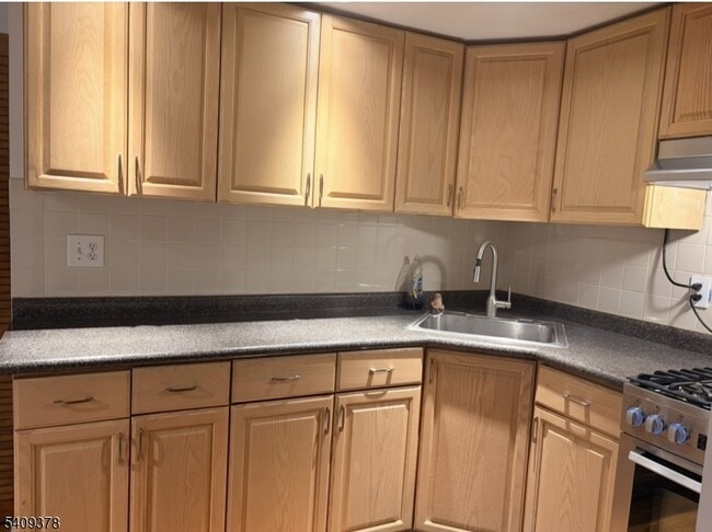 Building Photo - 3021 Edwin Ave