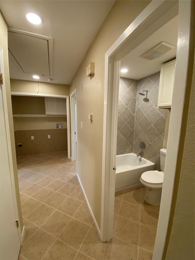 Building Photo - 10307 Burmaster Ln