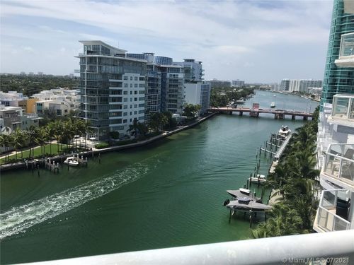 Building Photo - 5900 Collins Ave