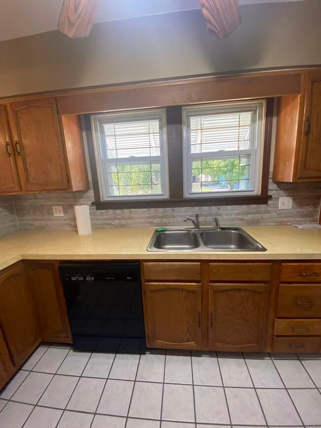 Building Photo - 3928 Crary Dr