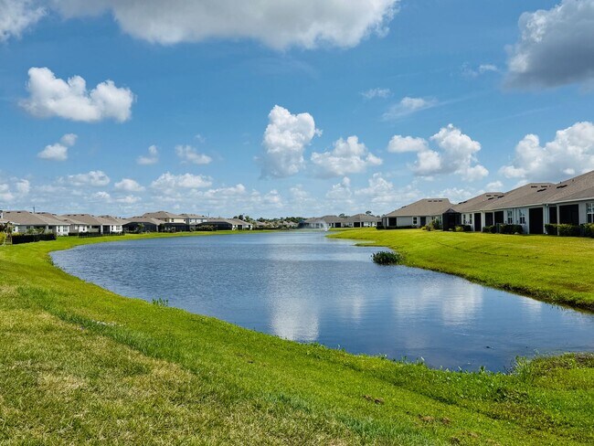 Building Photo - New built 4 bedroom 3 bath 3 car garage in Coddington Subdivision