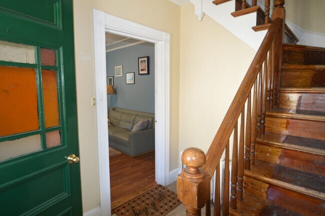 Building Photo - 19 Dixon St