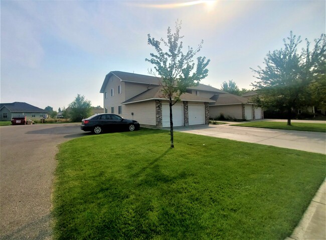 Building Photo - 3168 E Chasewood Dr