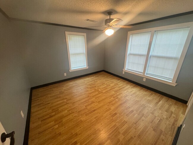 Building Photo - 5112 Kraft St