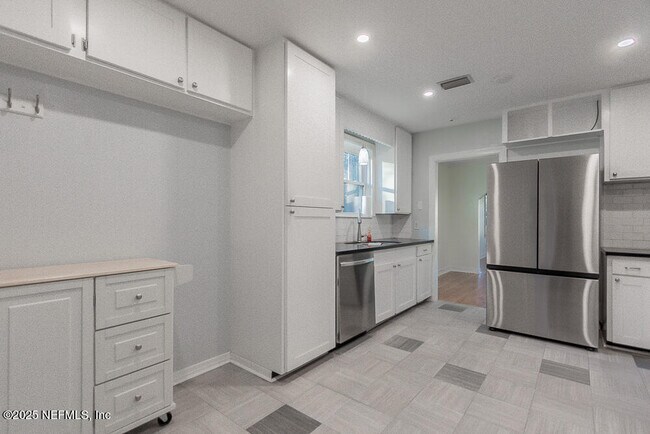 Building Photo - 3620 Myra St