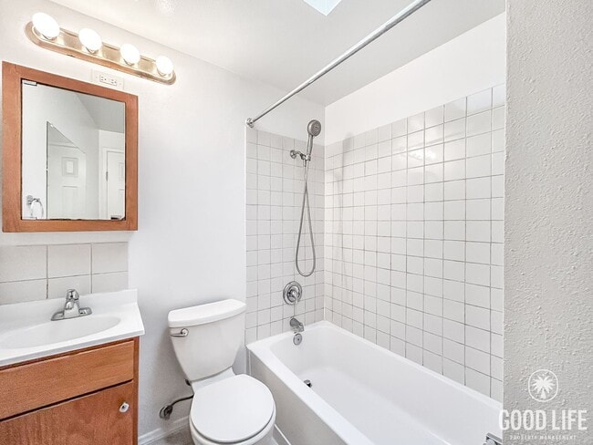 Building Photo - Beautiful 3B/2BA W/ Attached Garage and Up...