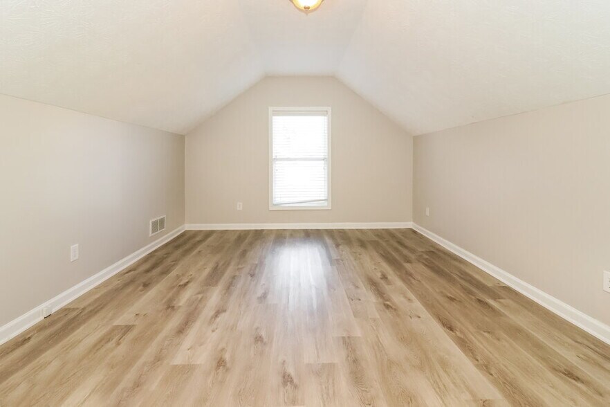 Building Photo - 949 Simonton Glen Dr SE