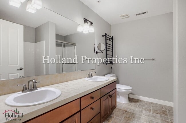 Building Photo - 6267 NE Carillion Dr