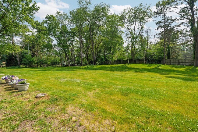 Building Photo - 3673 Pheasant Dr