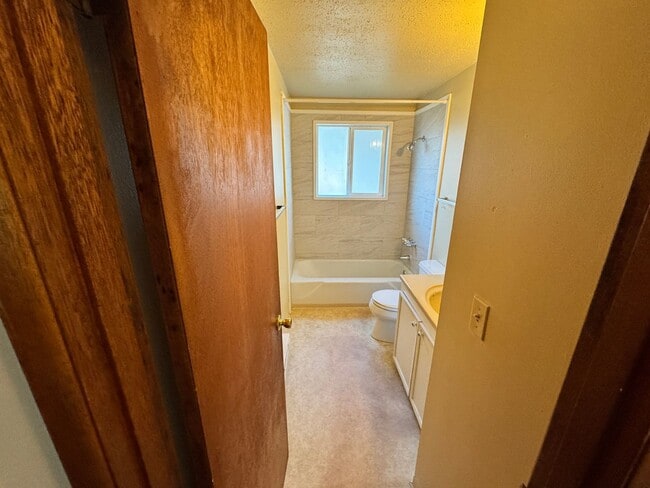 Building Photo - Charming 3-Bedroom SE Portland Home – Fully Fenced Yard - Video attached