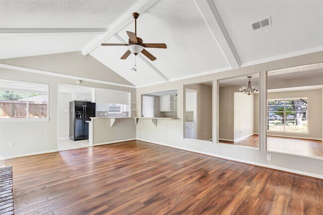 Building Photo - 2022 Fir Springs Dr
