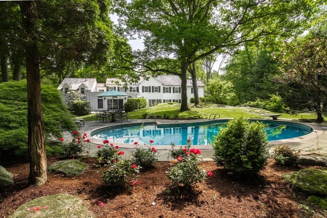 Building Photo - 120 Zaccheus Mead Ln