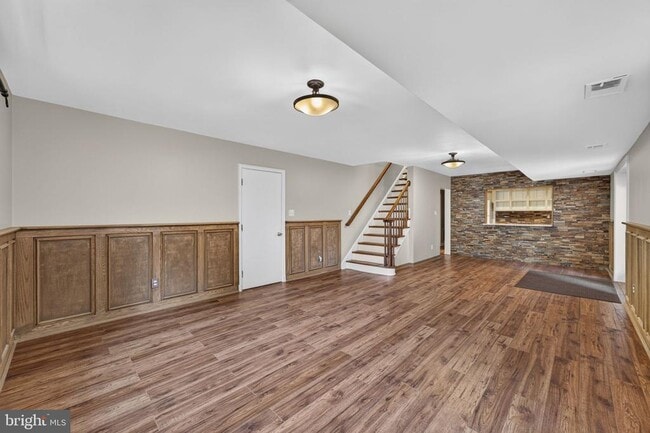 Building Photo - 6443 Walters Woods Dr