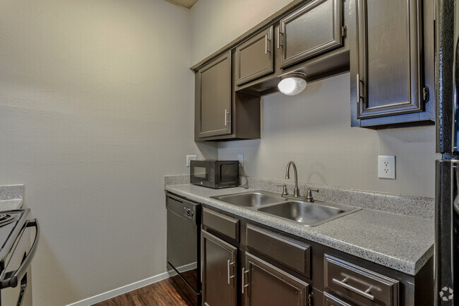 1BR, 1BA - 600 SF A1 - Kitchen - Bristol Apartment Living