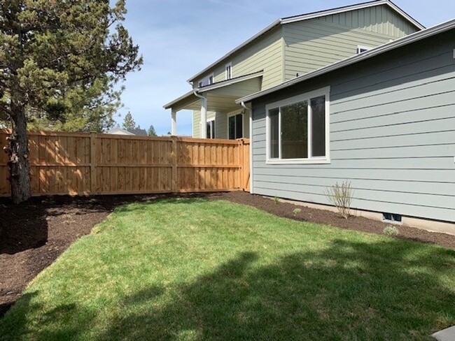 Building Photo - Gorgeous home in Brookswood Crossing avail...