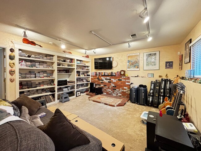 Building Photo - Large 4 Bedroom Home Close to Cook Family ...